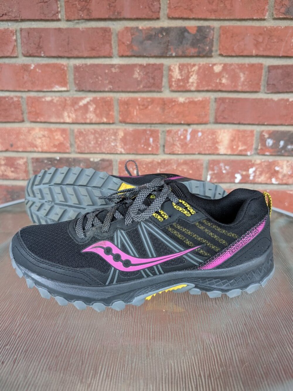 Women's Saucony Excursion Trail 14 Running Shoes Size 11